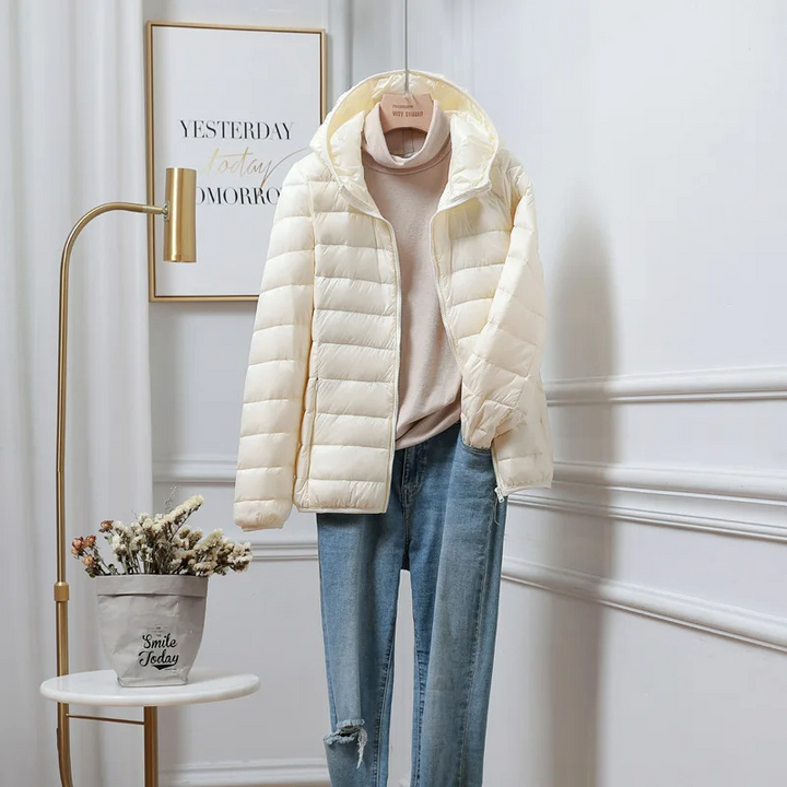Gudrun | Damen Winterjacke mit Kapuze und Reißverschluss