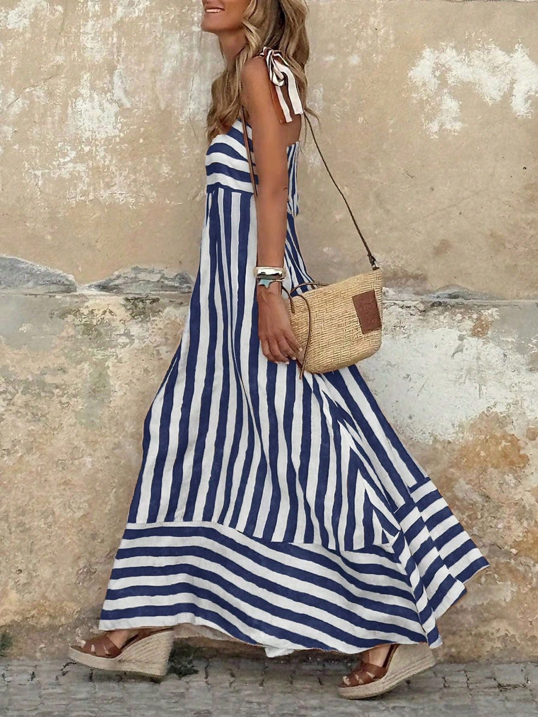 Damen Gestreiftes Spaghettiträger Maxi-Kleid mit Bindeträgern - Blue
