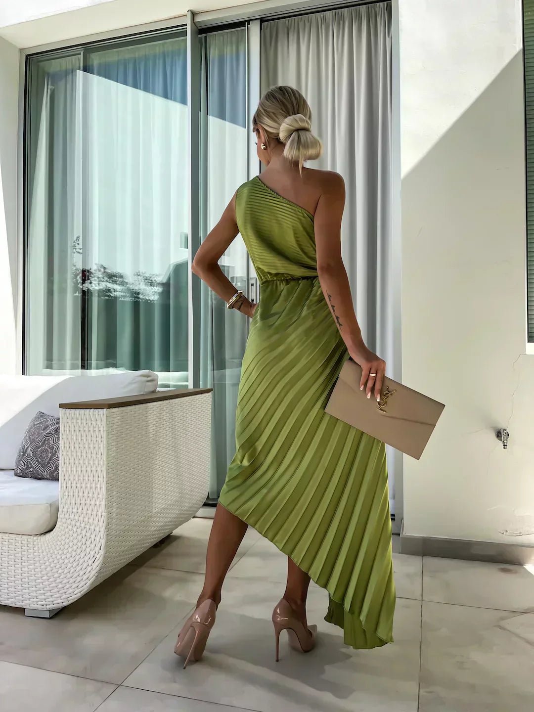 Damen One-Shoulder Plissee Maxi-Kleid mit Blütendetail
