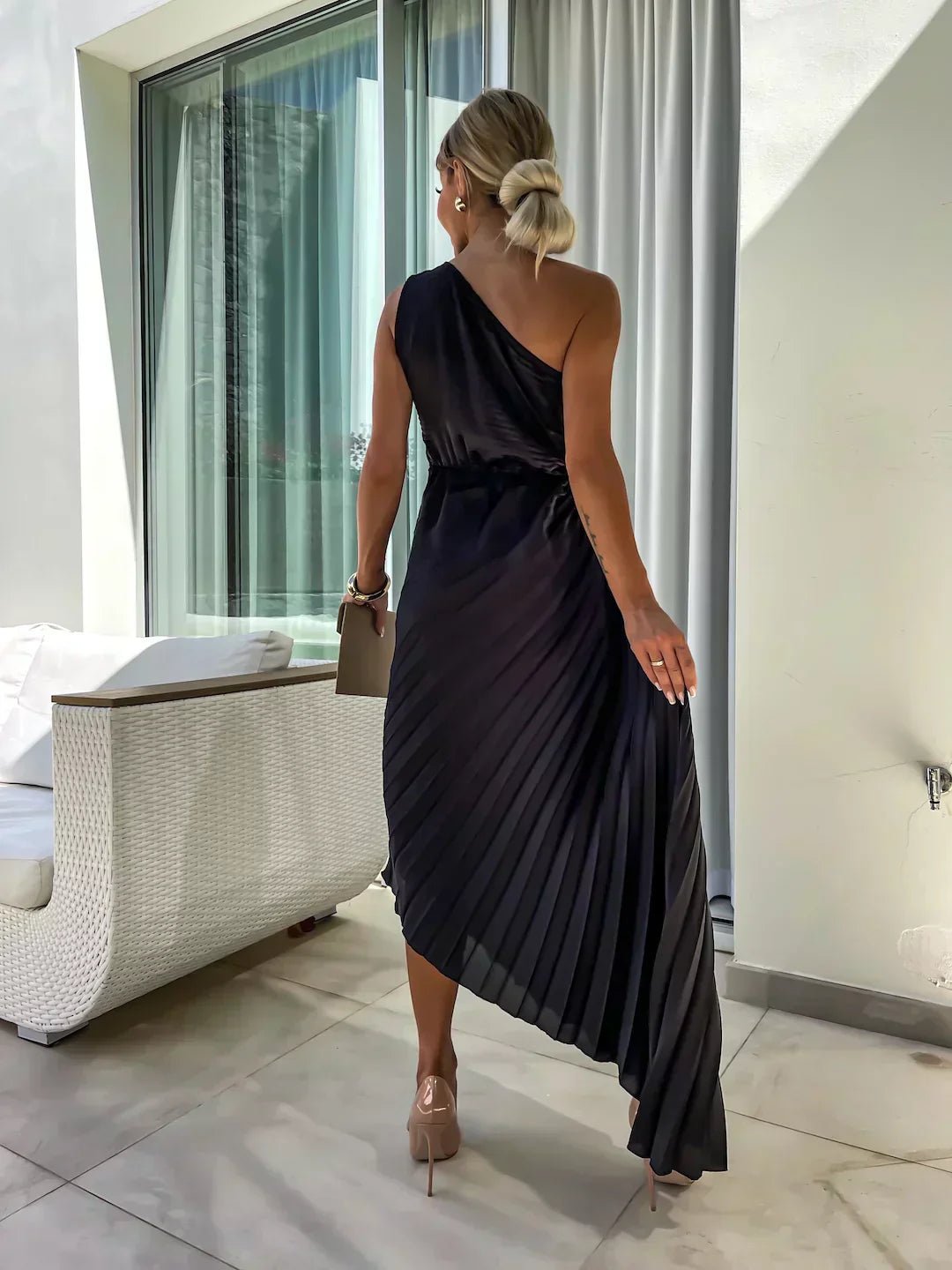 Damen One-Shoulder Plissee Maxi-Kleid mit Blütendetail