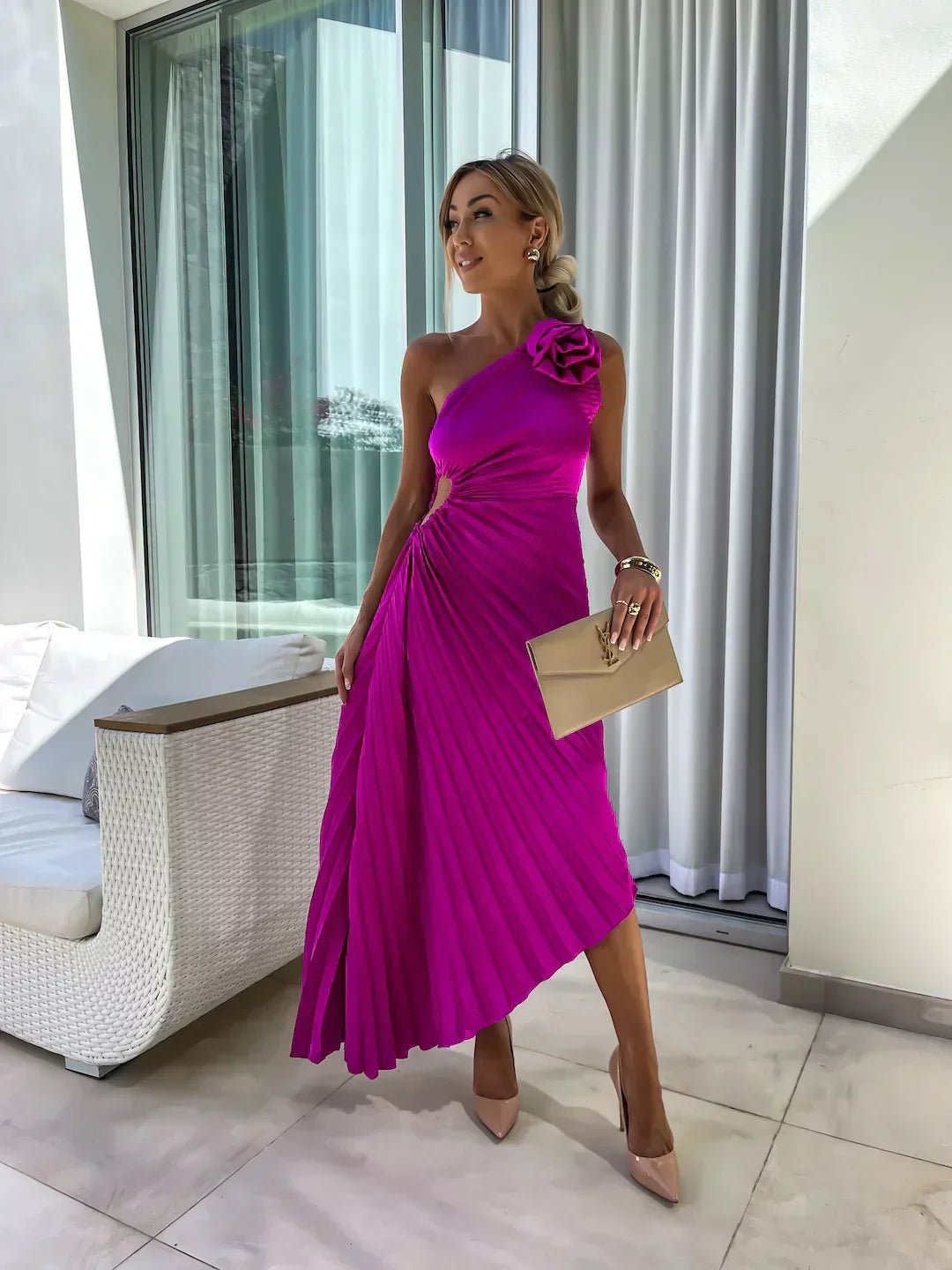 Damen One-Shoulder Plissee Maxi-Kleid mit Blütendetail - Purple