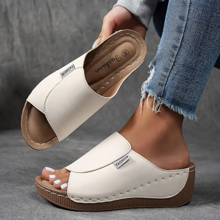 Damen Pantoletten Orthopädisch Gepolstert Keilabsatz - White