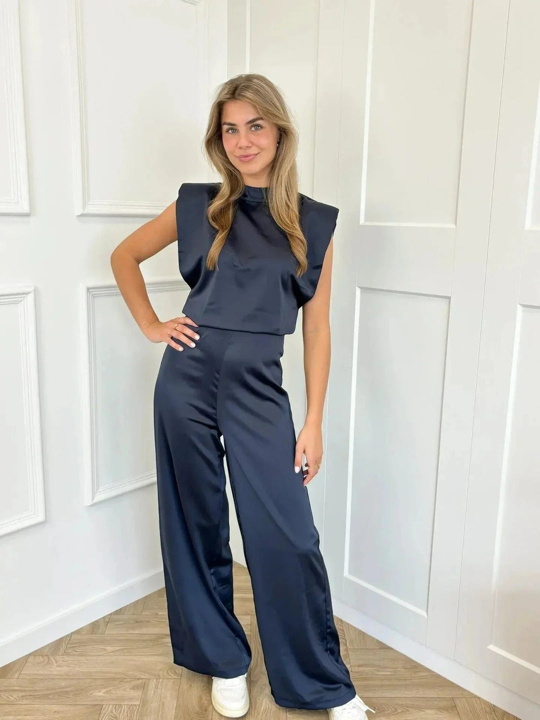 Damen Ärmelloser Weitbein-Jumpsuit Rückenfreies Satin-Design - Marineblauw
