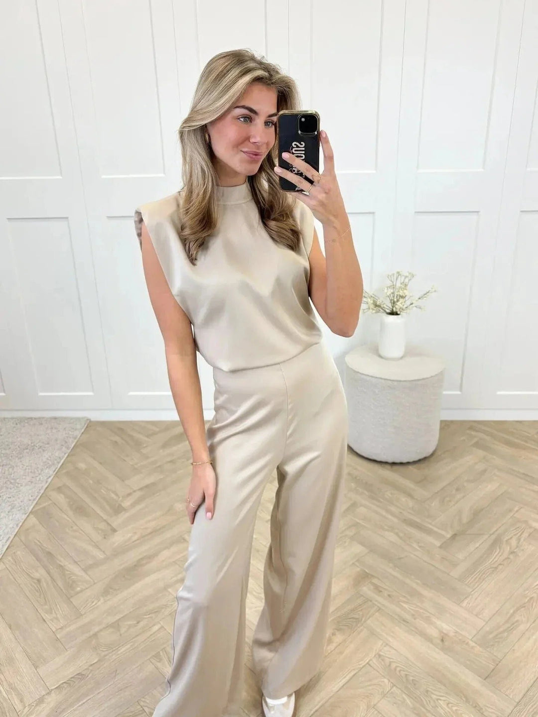 Damen Ärmelloser Weitbein-Jumpsuit Rückenfreies Satin-Design